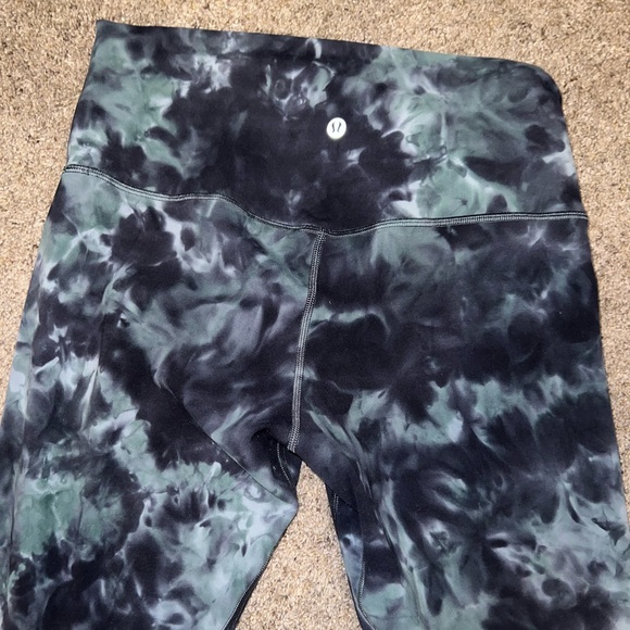 Lululemon size 8 align cropped leggings - Picture 2 of 6